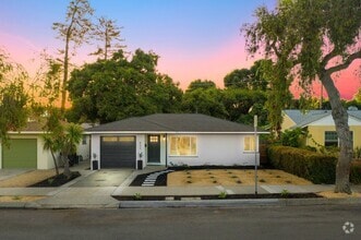 Building Photo - 822 Kentia Ave