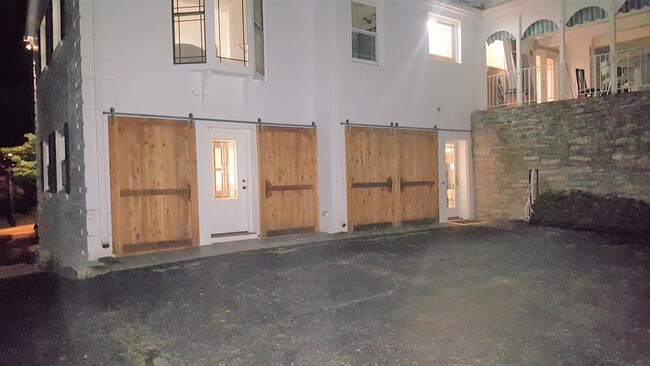 Building Photo - 6607 Fox Hollow Rd