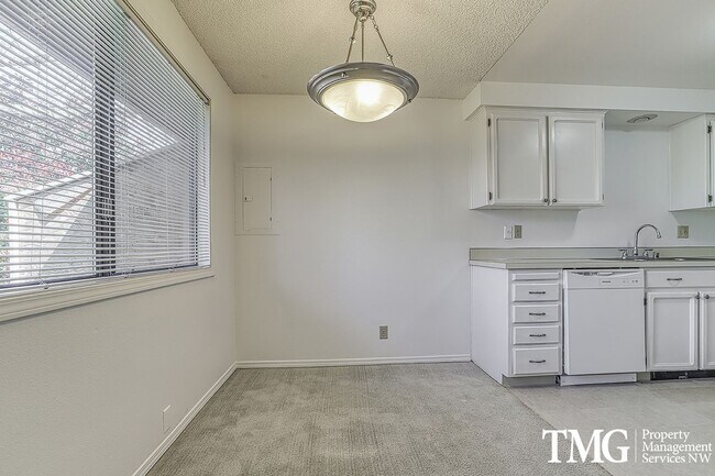 Foto del edificio - 1 Bed 1 Bath Condo w/ Garage in Gated Community!!