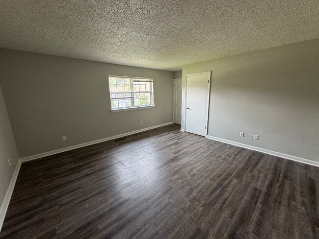 Foto del edificio - 4706 Metro Park Ln