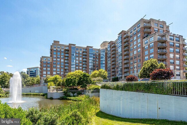 Foto del edificio - 11800 Sunset Hills Rd