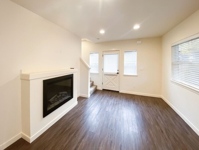 Photo - Waukie Apartment