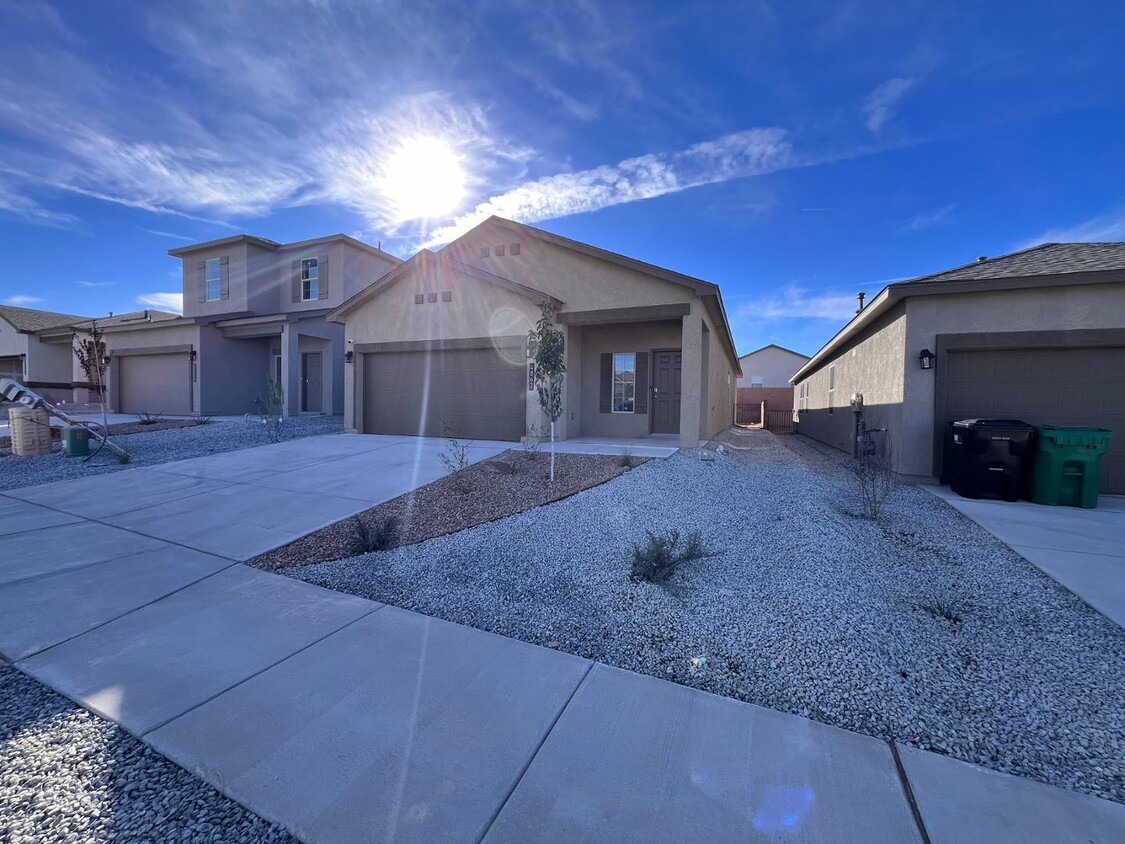 Foto principal - 4862 Sandia Peak Rd NE