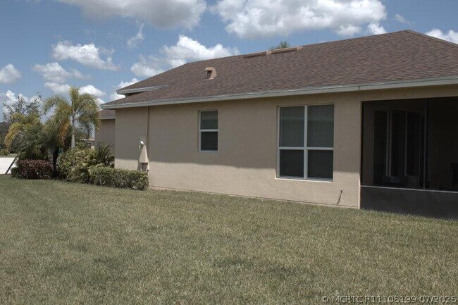 Building Photo - 10298 SW Silverberry Ct