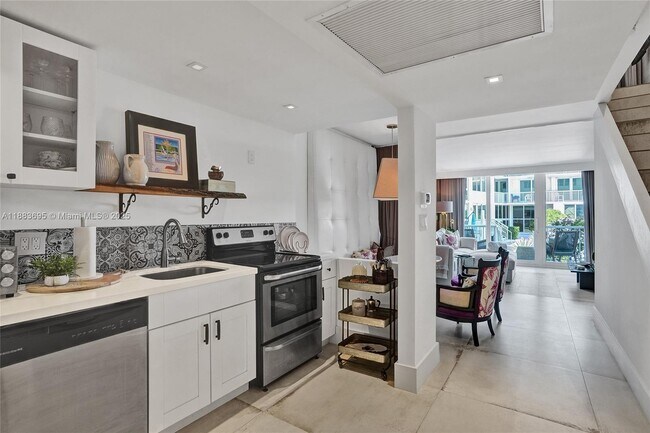 Building Photo - 5401 Collins Ave