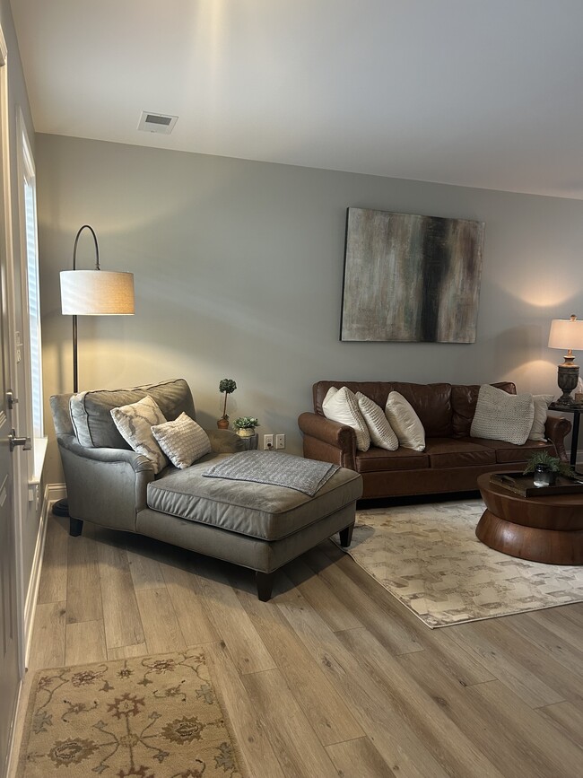 Living Room - 200 Fairway Ln