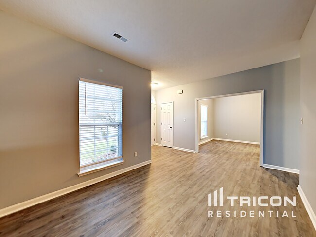 Building Photo - 5725 Shining Oak Ln