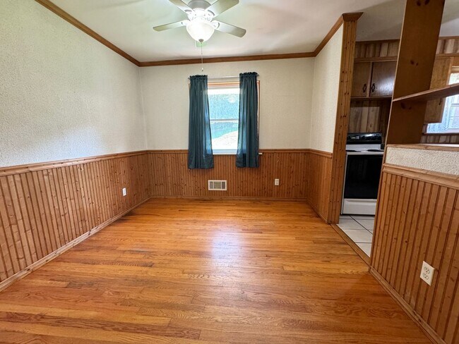 Building Photo - Roanoke County/ Vinton  3 Bedroom 1.5 Bath