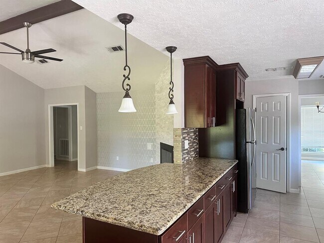 Building Photo - 5203 Shady Oaks Ln