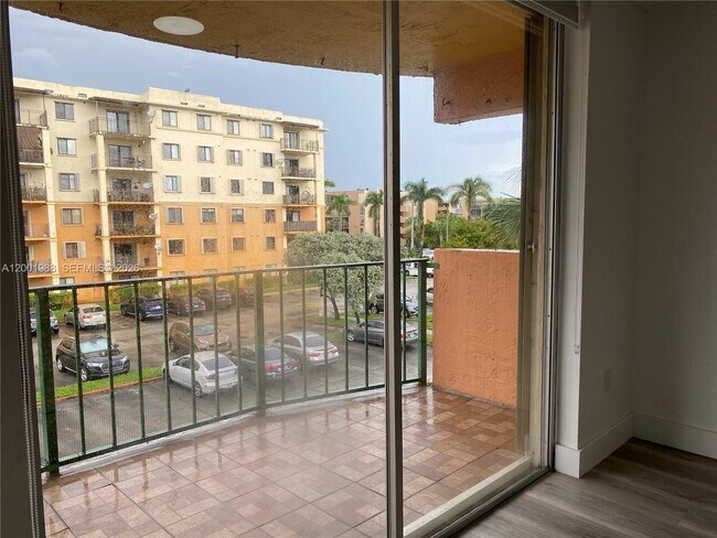 Foto del edificio - 9320 Fontainebleau Blvd
