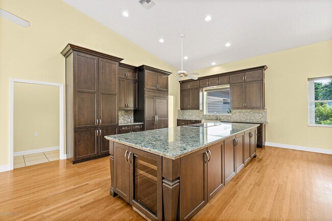 Building Photo - 845 S Tropical Trail