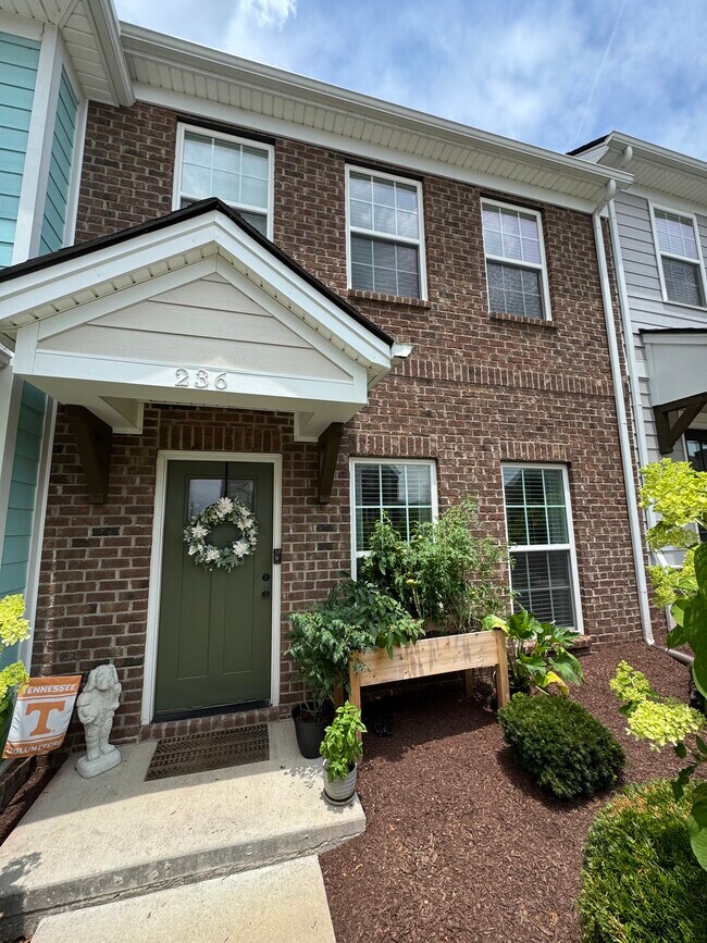 Foto del edificio - 236 Mansfield Dr