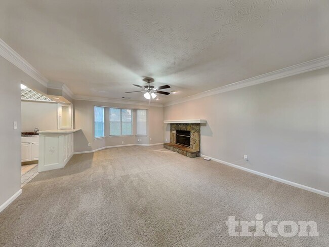 Foto del edificio - 5625 Longbow Dr