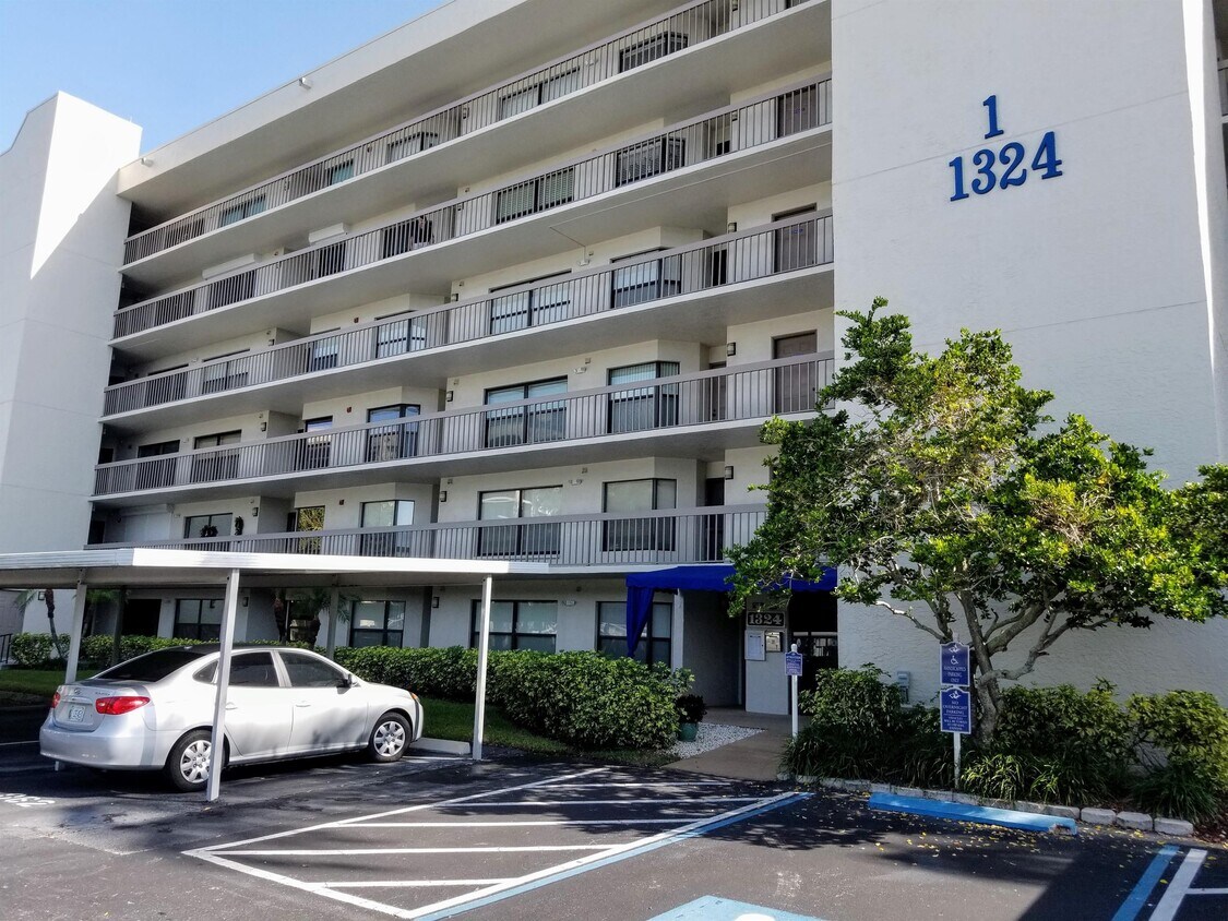 Primary Photo - 1324 Pasadena Ave S