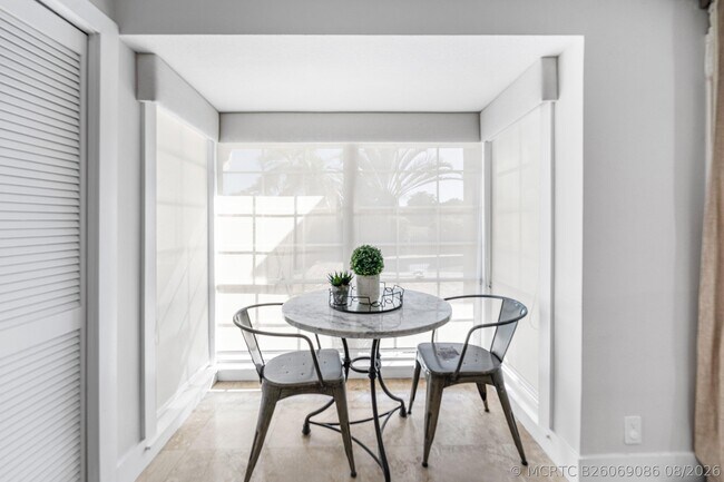 Building Photo - 2312 Las Casitas Dr