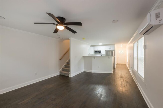 Building Photo - 2027 Lois Pl NW