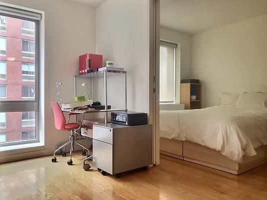 Foto del edificio - 555 W 23 St