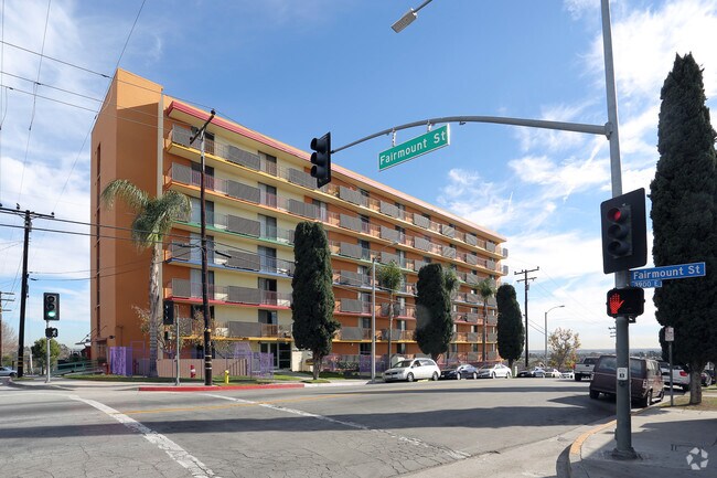 Foto del edificio - Fairmount Terrace II