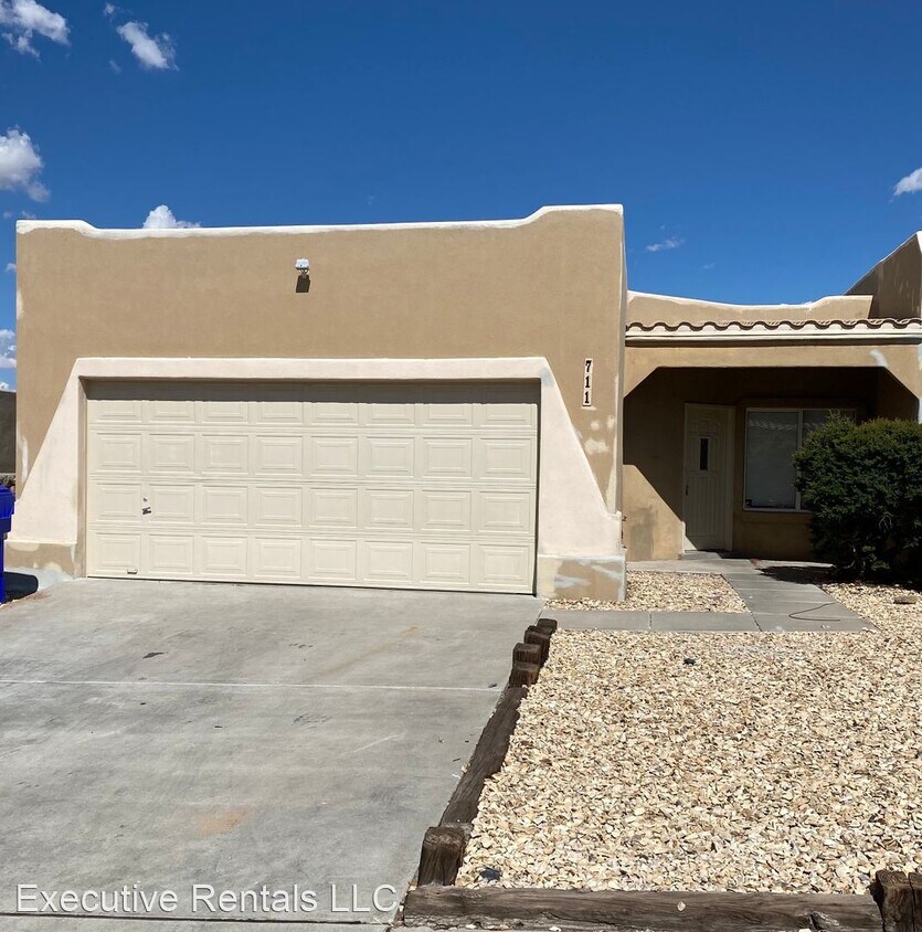 Primary Photo - 3 br, 2 bath House - 711 Hellenic Rd