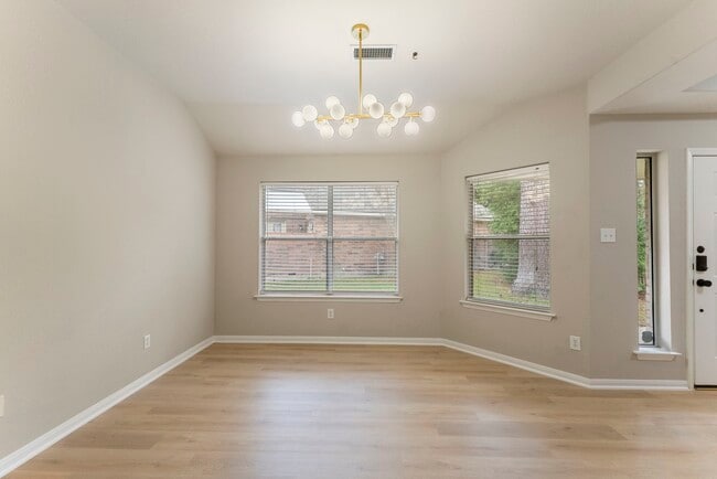 Foto del edificio - 99 E Foxbriar Forest Cir