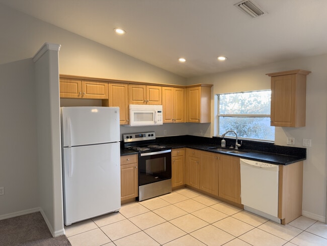 Building Photo - 701 E palm St