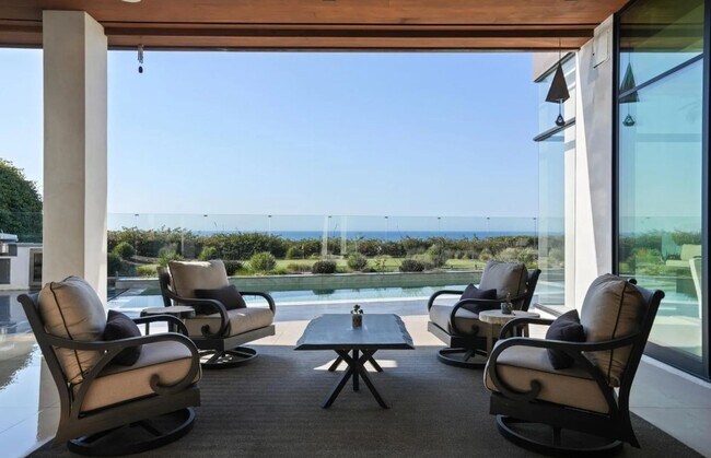 Foto del edificio - Luxury Coastal Escape w/ Resort-Style Amen...