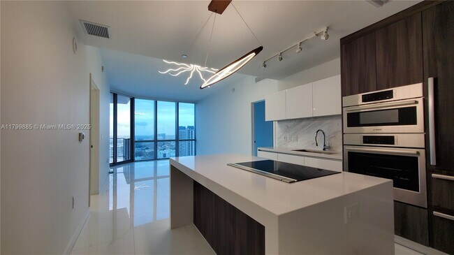 Foto del edificio - 851 NE 1st Ave
