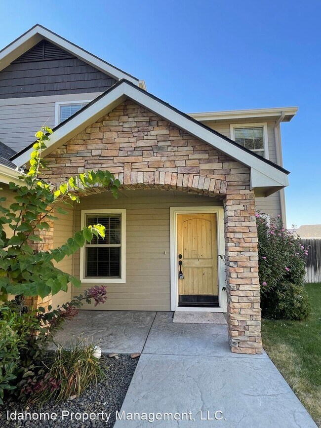 Building Photo - 4 br, 2.5 bath House - 709 N Saddlebrook Way