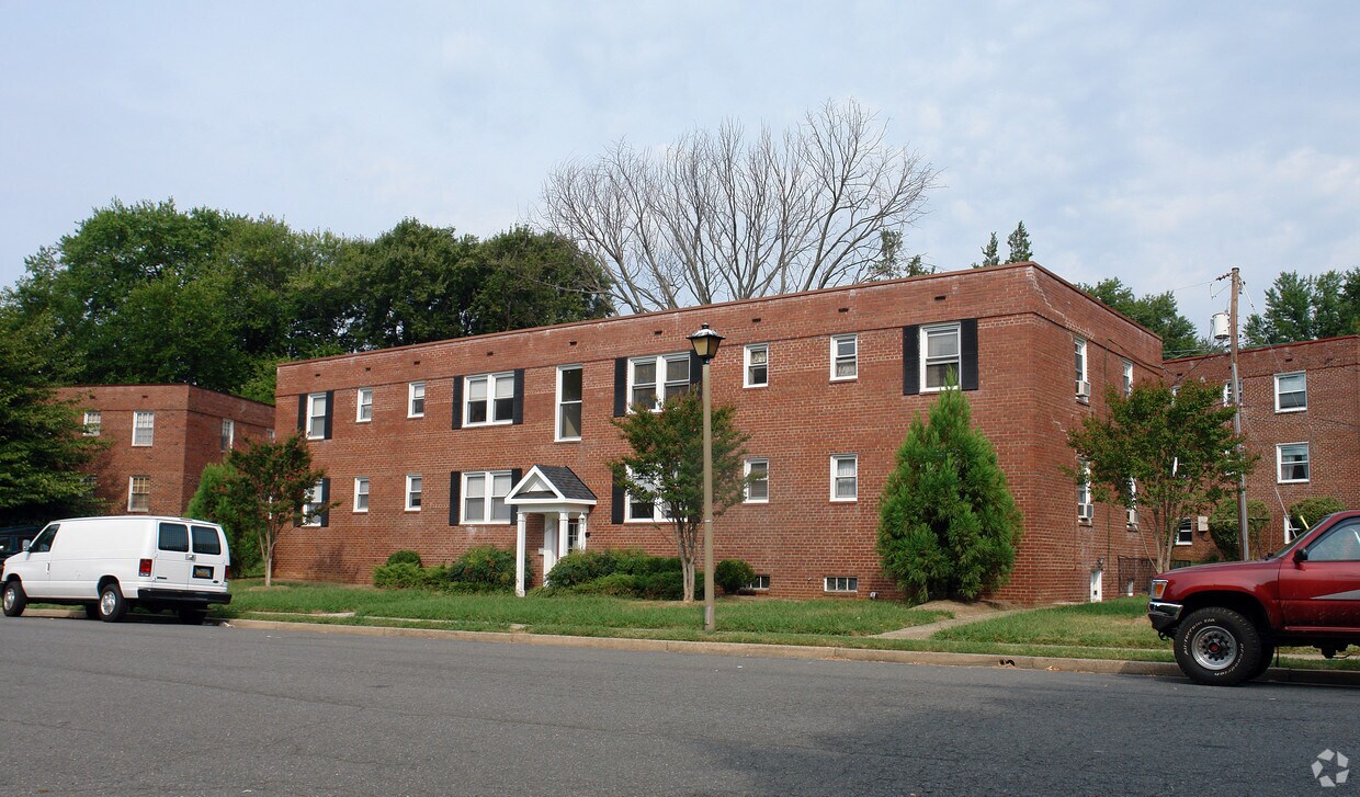 Building Photo - 1210 N Kenilworth St