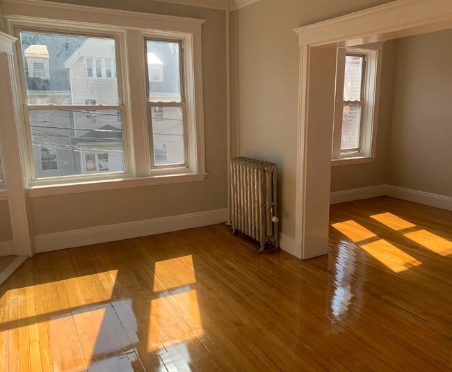 Foto del edificio - 9 Farrington Ave