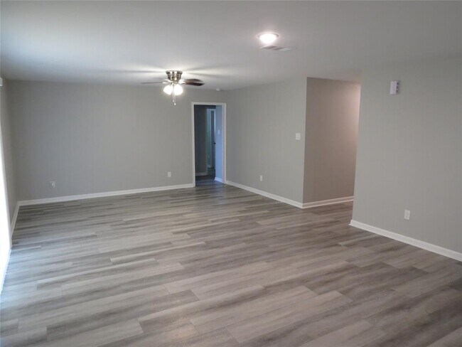 Building Photo - 1210 E Princeton Ln