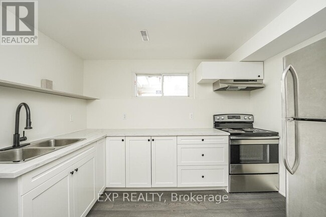 Building Photo - 209 Westmount Dr S