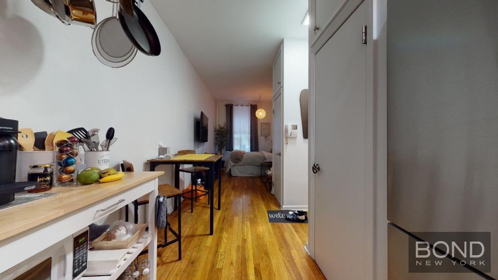 Foto principal - 313 E 93rd St