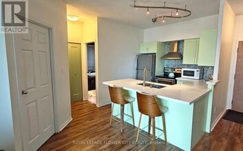 Building Photo - 25 Grenville St