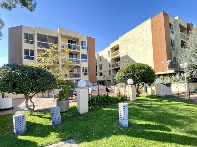 Building Photo - Chic Living in North Hollywood at 5143 Bak...