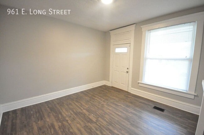 Foto del edificio - 961 E Long St