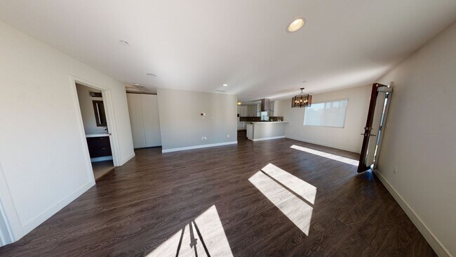 Building Photo - Beautiful 3 bedroom, 2 bath house in Woodl...