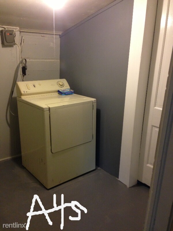 Foto del edificio - 4 br, 1 bath House - 326 Sycamore St