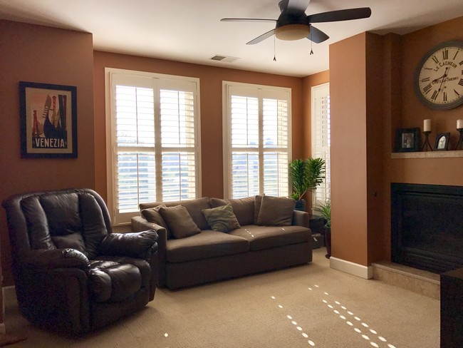 Open livingroom - 1630 N Clarkson St Apartment