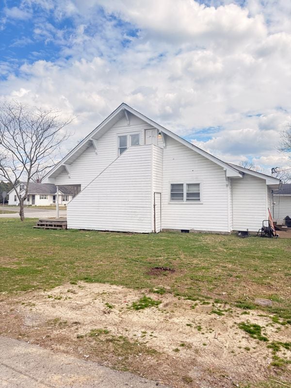 Building Photo - 502 Oak Dr