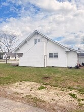 Building Photo - 502 Oak Dr