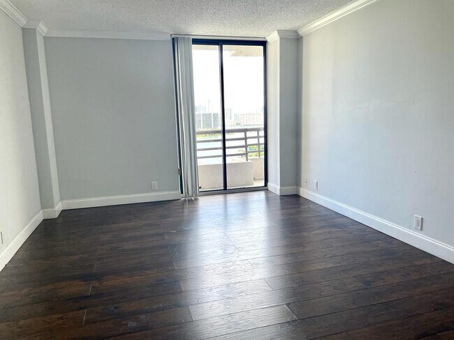 Foto del edificio - 3300 NE 191st St