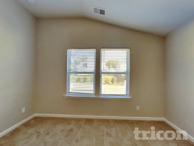 Foto del edificio - 64 Crew Clb Ct