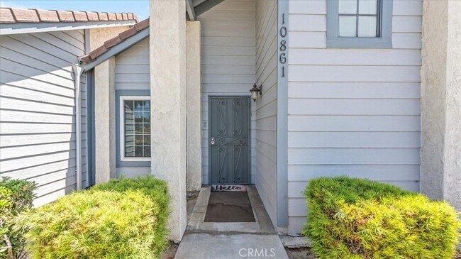 Foto del edificio - 10861 Mountain View Ave