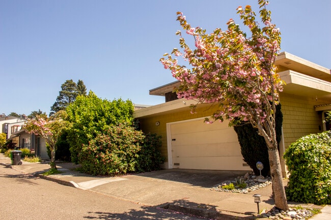 Front of the house - street view - 49 Amethyst Way