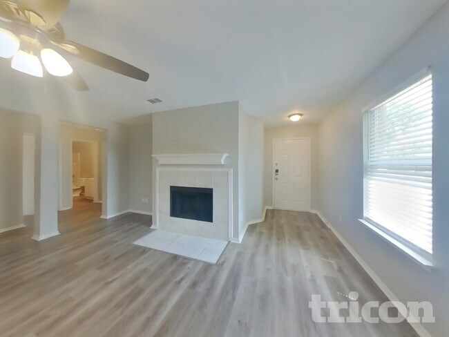 Foto del edificio - 612 Rockbrook Dr