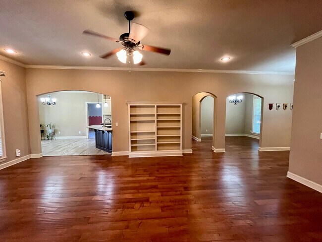 Building Photo - 3640 W Bowling Green Pl