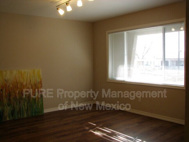 Building Photo - 3500 Edgecliff Dr