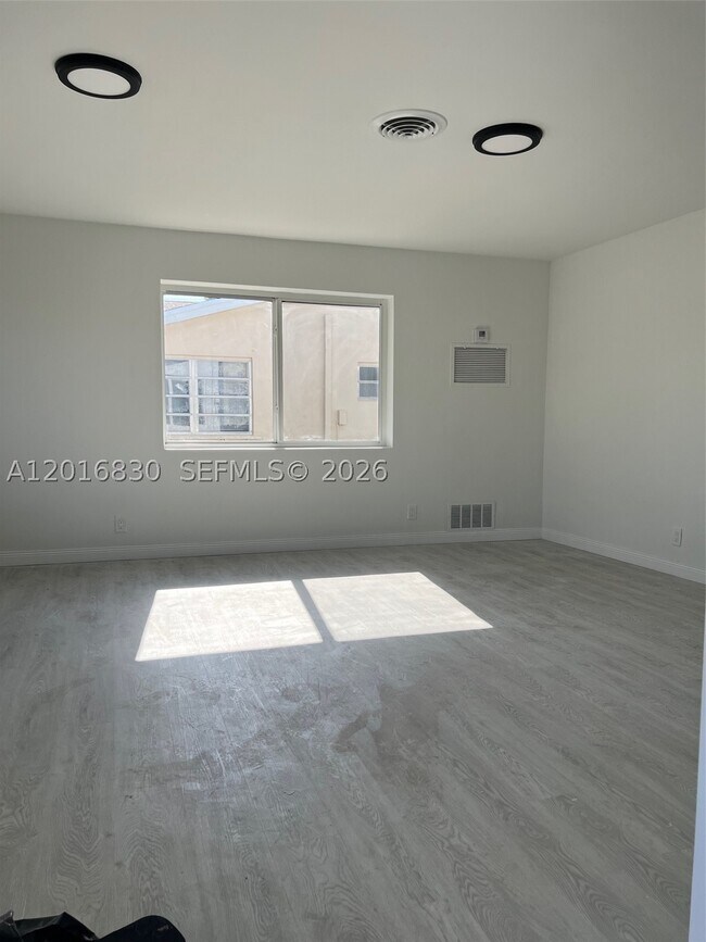 Building Photo - 1831 NE 56th St