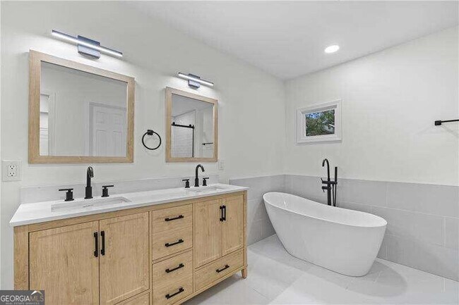 Foto del edificio - 1170 Nassau Ct NE
